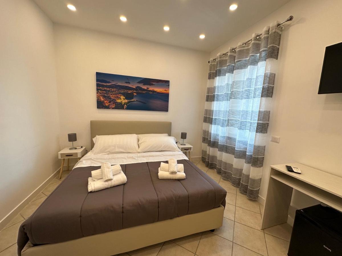 B&B Off Rooms And Relax Napoli Eksteriør bilde