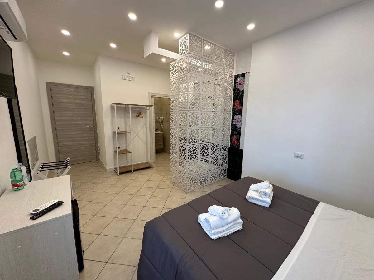 B&B Off Rooms And Relax Napoli Eksteriør bilde